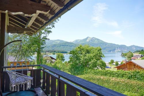 Apartment with Lake View