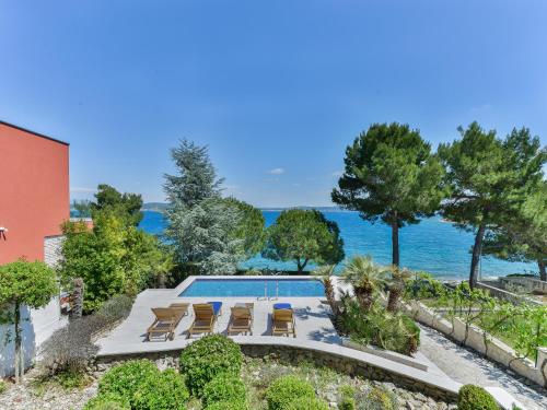 Beachfront Villa Mediterranea - Accommodation - Kukljica
