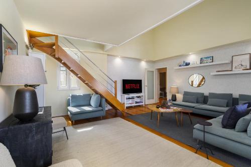 WHome Luxury Lisbon Penthouse: Designer Decor & Epic Views, Lisabon