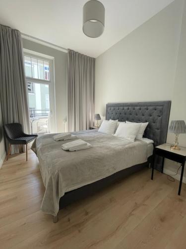 Three-Bedroom Apartment with Balcony image 9