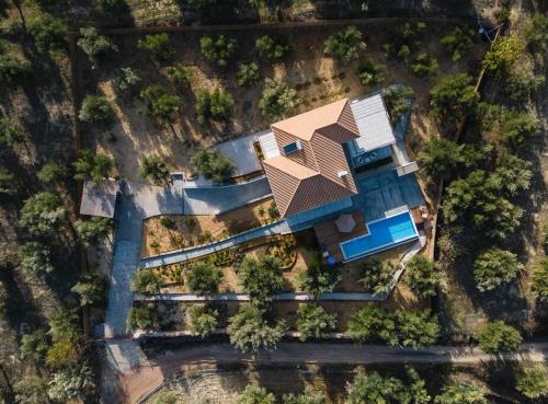 Beautiful house with pool & view