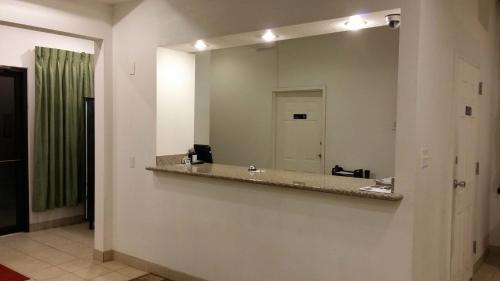 Létesítmények, Country Regency Inn & Suites in Manvel (TX)