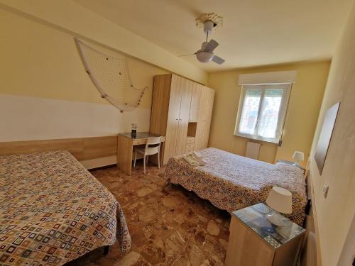 2 bedrooms, 5 beds