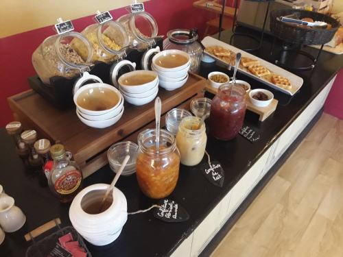 餐飲選擇, 法國羅什福爾洛吉斯拉斐特酒店 (Logis Hotel Lafayette Rochefort France) in 羅什福爾