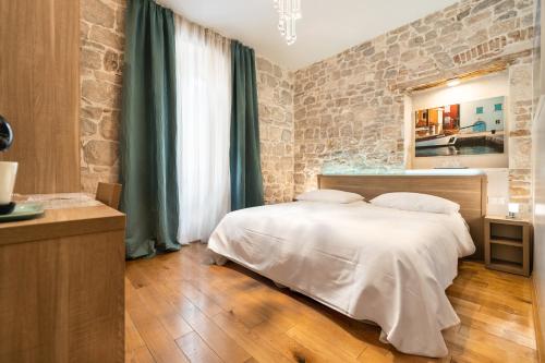 Tifani Luxury Rooms - image 10
