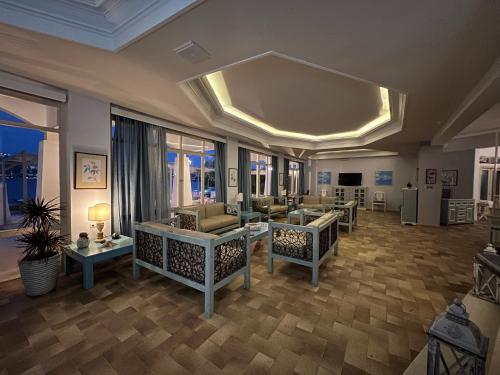 Felles stue/TV-område, Alea Mare Hotel near Leros kommunale lufthavn