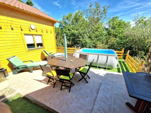 Exterior view, Chalet Marseille hauteur in Saint-Marcel