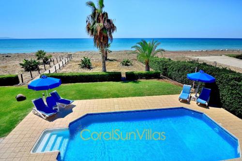 Nature - Direct To Sandy Beach, Impressive Villa, Quiet area, Argaka (fotografie 3)