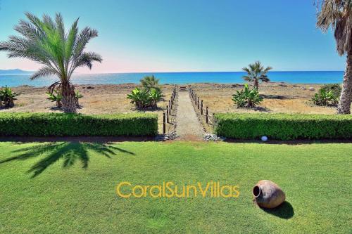 Nature - Direct To Sandy Beach, Impressive Villa, Quiet area, Argaka (fotografie 6)