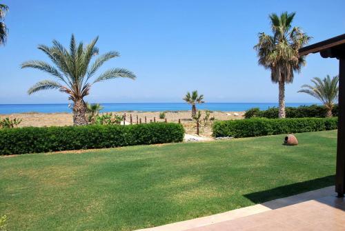 Nature - Direct To Sandy Beach, Impressive Villa, Quiet area, Argaka (fotografie 7)