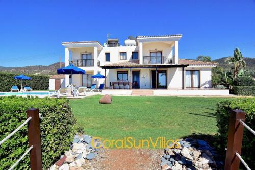 Nature - Direct To Sandy Beach, Impressive Villa, Quiet area, Argaka (fotografie 9)