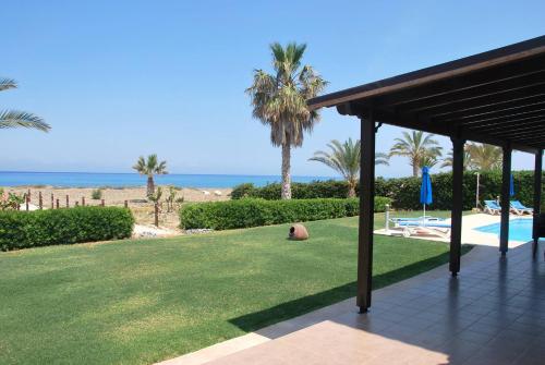 Nature - Direct To Sandy Beach, Impressive Villa, Quiet area, Argaka (fotografie 10)