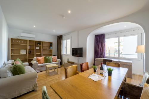 AinB Barcelona Sants Apartments