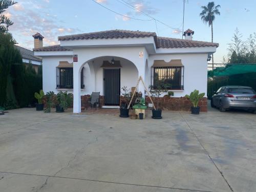 Room in Farmhouse - private double room in country house with pool, Seville