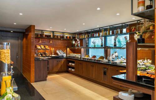 Ramada by Wyndham Istanbul Asia - image 14