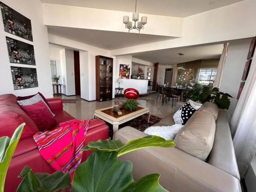 Amplio, cómodo y moderno apartamento cerca al Mall, Lima