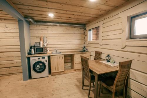 Kitchen, Kotkapesa in Vahtseliina