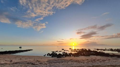 CAPLAGE - BEACHFRONT GROUND FLOOR APARTMENT in TAMARIN, Tamarin (foto 9)