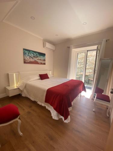 1 queen bed, 1 sofa bed