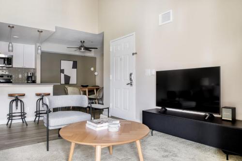La Jolla 2br w gym wd pool nr bars shops SAN-21 in San Diego, USA