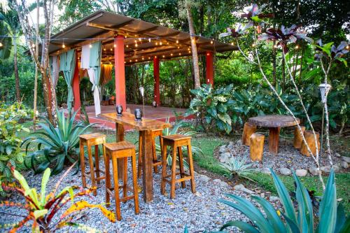 Naturalmente Boutique Bungalows y Cocina Mediterranea in Las Lajas