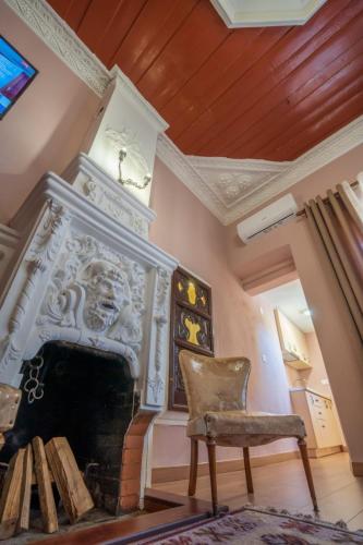 Family Room with Garden View image 1