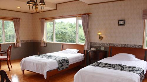 room detail thumbnail 2