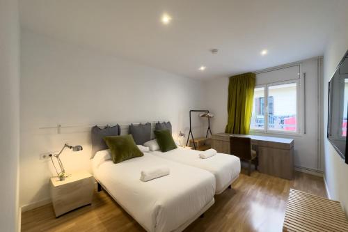 AinB Barcelona Sants Apartments