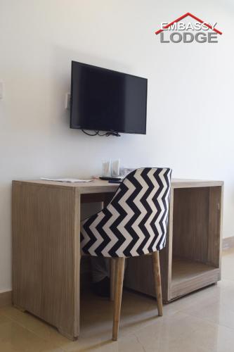 Embassy Lodge - image 10