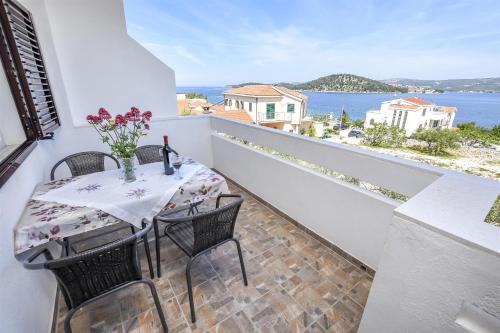  Apartments Mirta in Ražanj