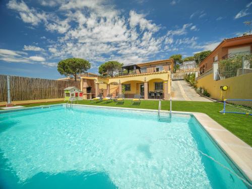 Villa Denis Lux, Gran zona Exterior con Piscina - Accommodation - Lloret de Mar