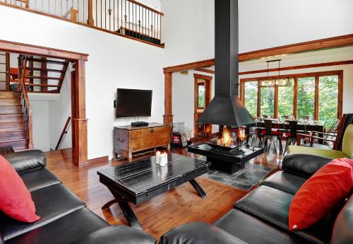 Chalets Alpins- 10 Chemin des Montagnards in Stoneham (QC)