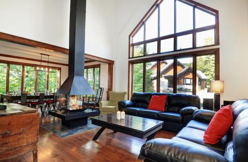 Chalets Alpins- 10 Chemin des Montagnards in Stoneham (QC)