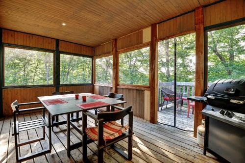 Chalets Alpins- 10 Chemin des Montagnards in Stoneham (QC)