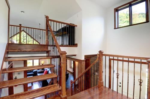 Chalets Alpins- 10 Chemin des Montagnards in Stoneham (QC)