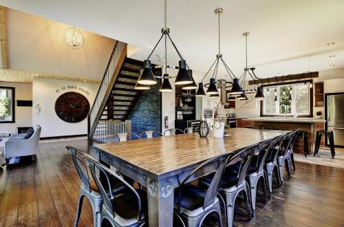 Chalets Alpins -13 Chemin des Skieurs in Stoneham (QC)