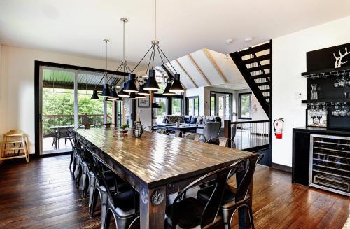 Chalets Alpins -13 Chemin des Skieurs in Stoneham (QC)