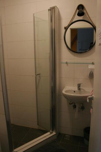 Booze & Snooze Social Hostel – Split, MD