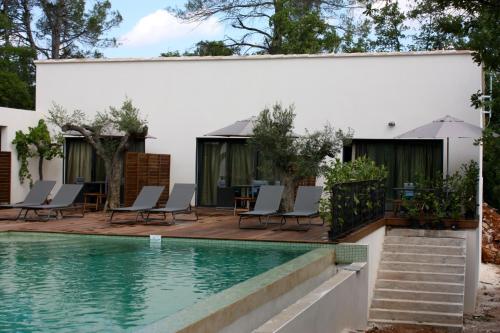 Sous les oliviers - Piscine chauffée à débordement- Studios climatisés