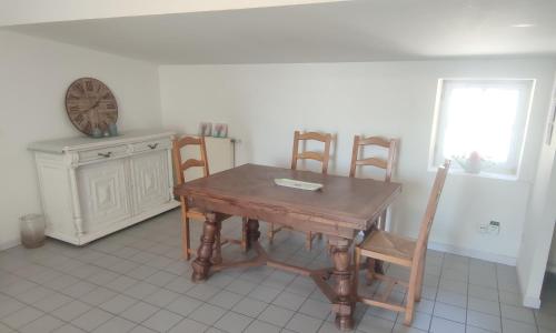 Iekārtas, T3 avec sa terrasse au cœur du village médiéval (T3 avec sa terrasse au cœur du village medieval) in Sauzet (Rhone-Alpes)