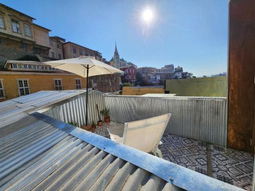 شرفة/ تراس, Casa California Guesthouse in فالباريزو