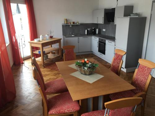 廚房, Ferienwohnung Backes in 埃特靈恩