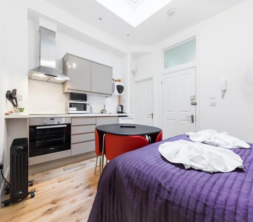 Aldgate Flats - image 4