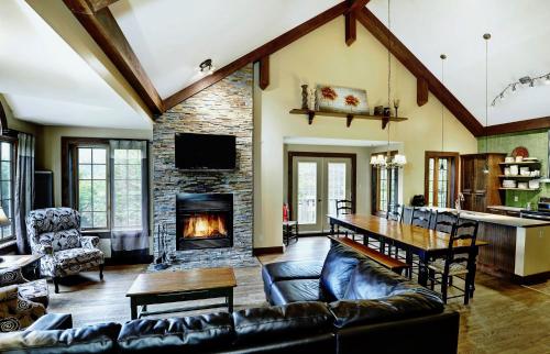 Chalets Alpins - 16 Chemin des Skieurs in Stoneham (QC)