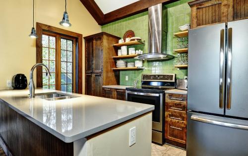 Chalets Alpins - 16 Chemin des Skieurs in Stoneham (QC)