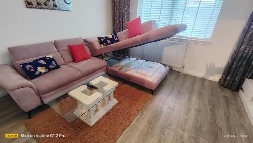 Lovely 2 Bedroom Modern Ground Floor Flat