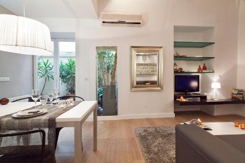 Cathedral Apartment - image 5