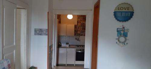 кухня, Casa Rosa appartamento con giardino in Четара