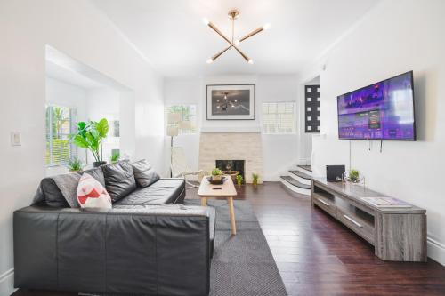 Amazing 5BR Family House At Design District - 15 min from the beach