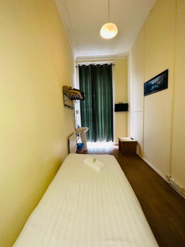 Lonsdale Hotel - image 9